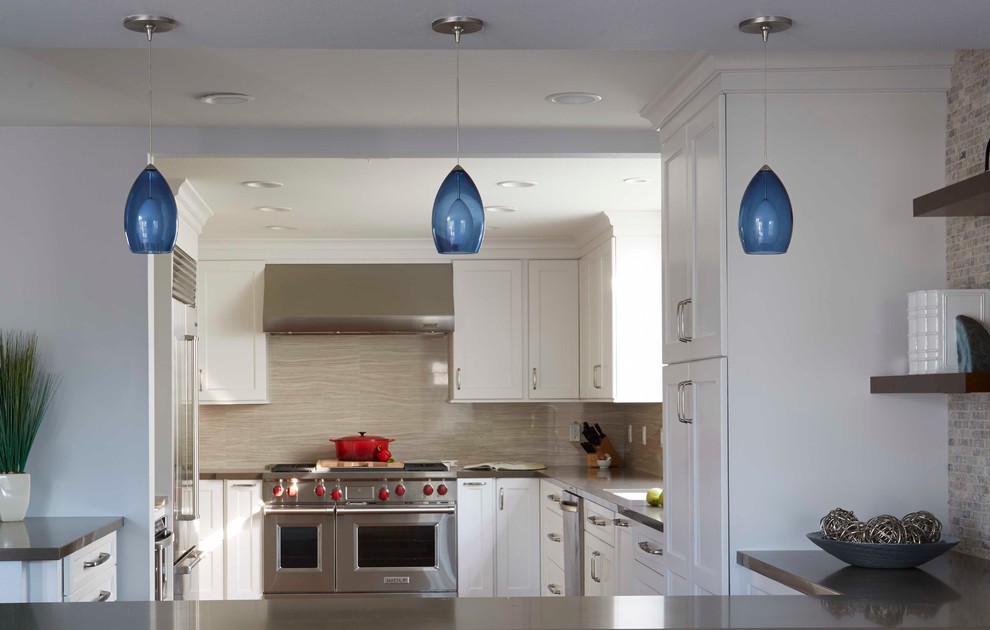 Example of a transitional kitchen design in Orange County
