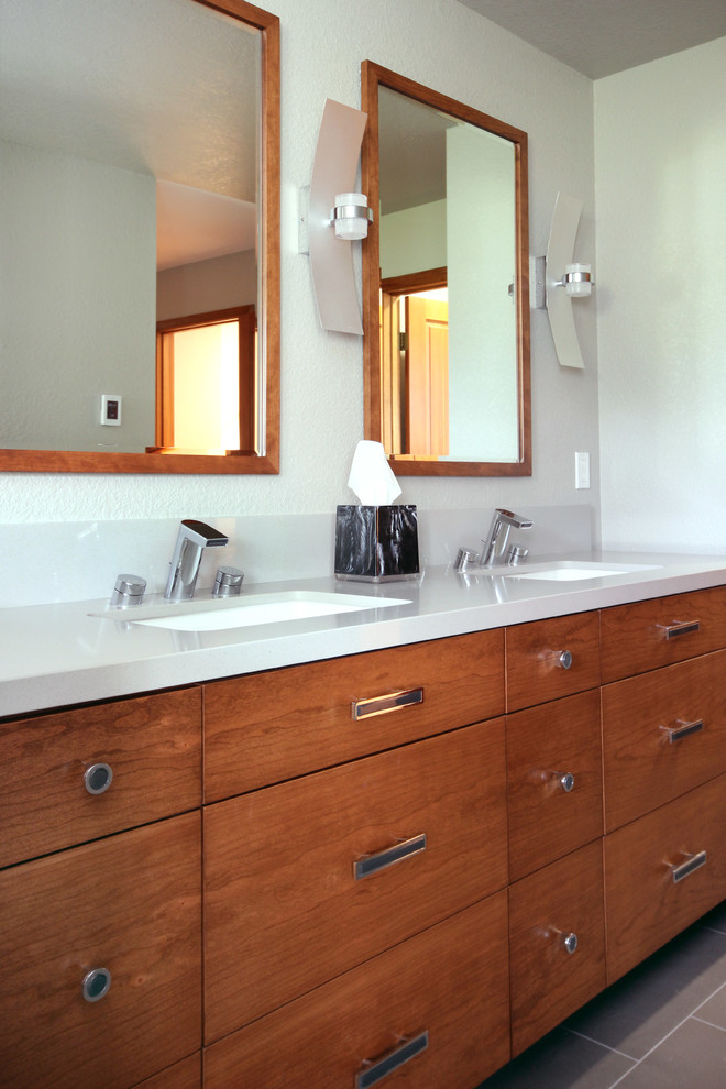 Example of a transitional bathroom design in San Francisco