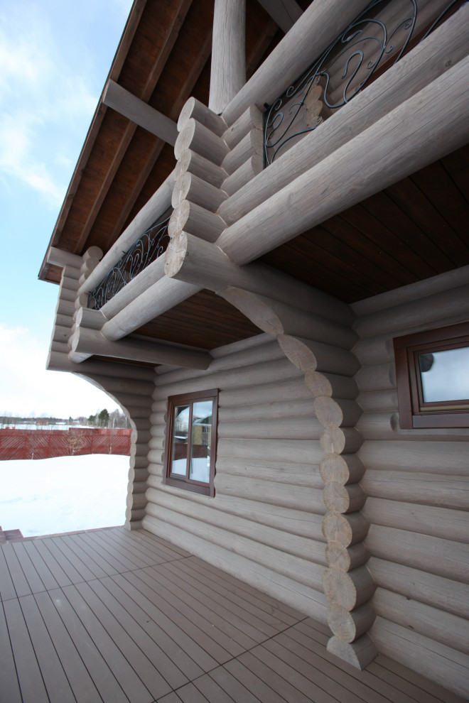 Дом из бревна .