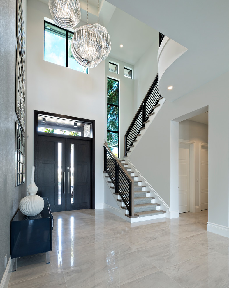 Example of a transitional entryway design in Miami