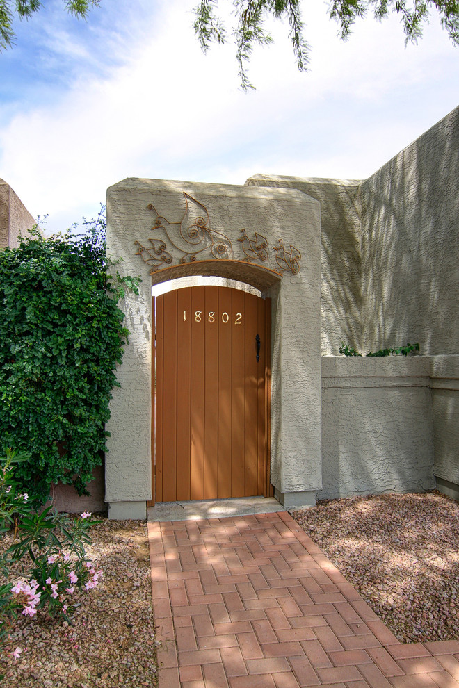 Photo of a traditional entryway in Phoenix.