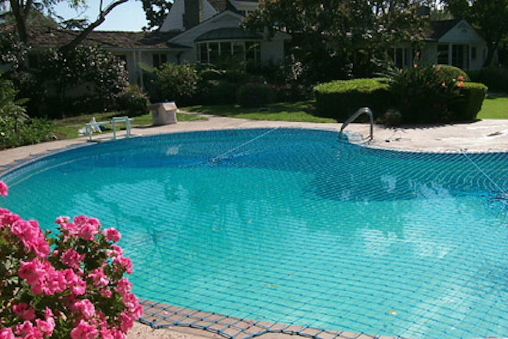 Hot tub - mid-sized backyard stone and kidney-shaped hot tub idea in Miami