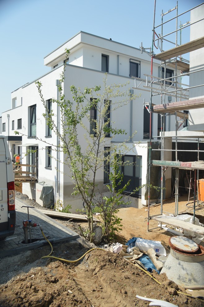 Seitenansicht mit Garage