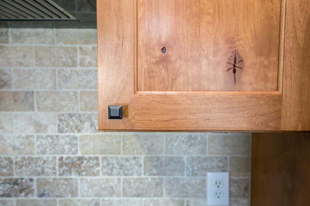 Mid-sized mountain style galley medium tone wood floor and brown floor eat-in kitchen photo in Denver with an undermount sink, shaker cabinets, medium tone wood cabinets, quartz countertops, gray backsplash, stone tile backsplash, black appliances, no island and brown countertops
