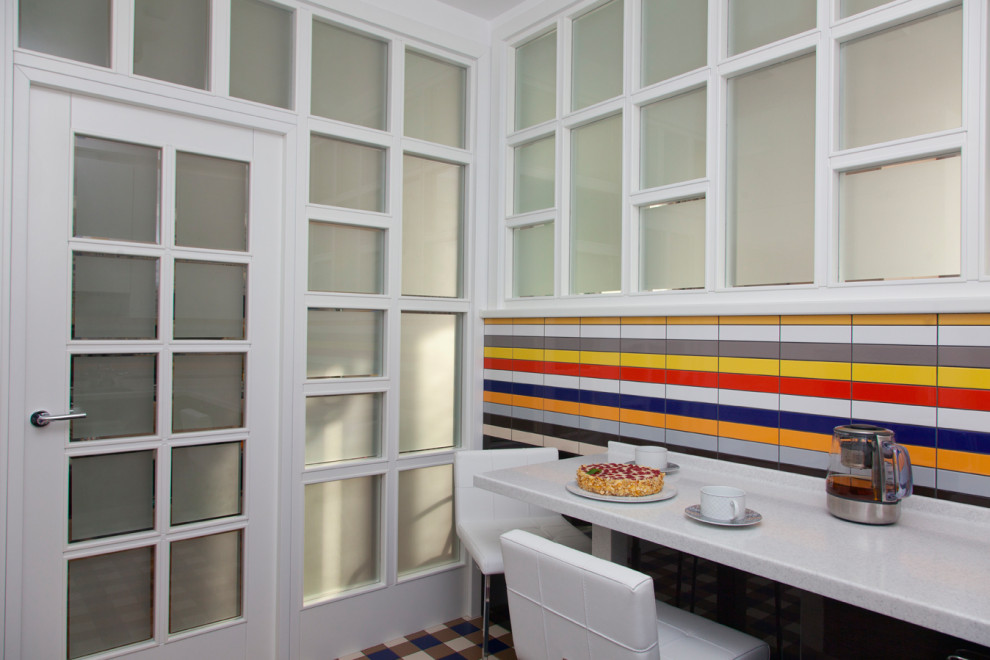 СОВРЕМЕННЫЙ ИНТЕРЬЕР С АНТИКВАРНЫМ КОМОДОМ