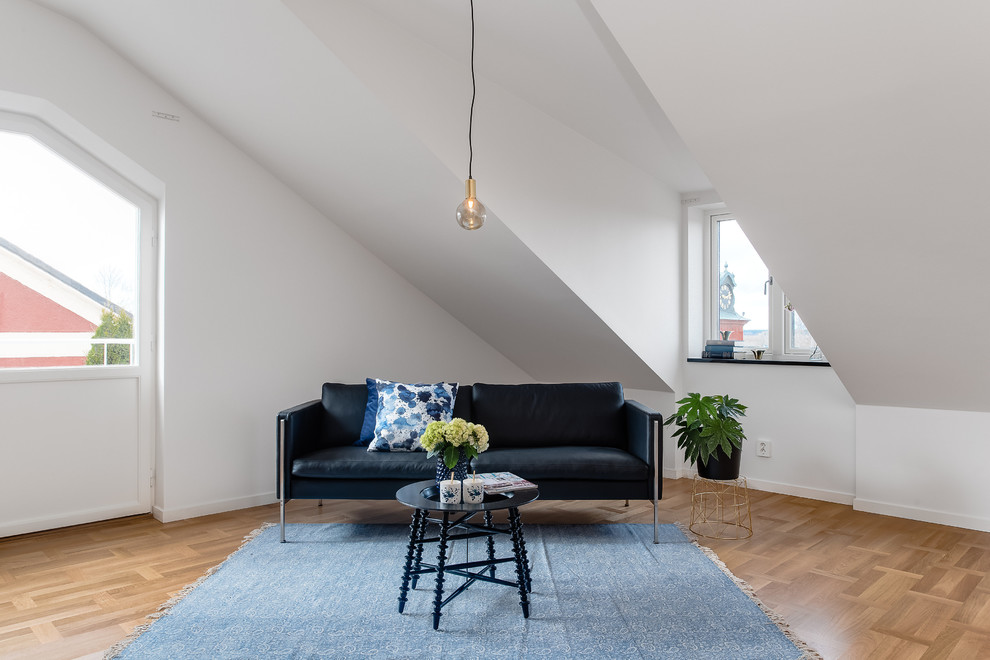 Mid-sized scandinavian formal living room in Stockholm with white walls, light hardwood floors and no tv.