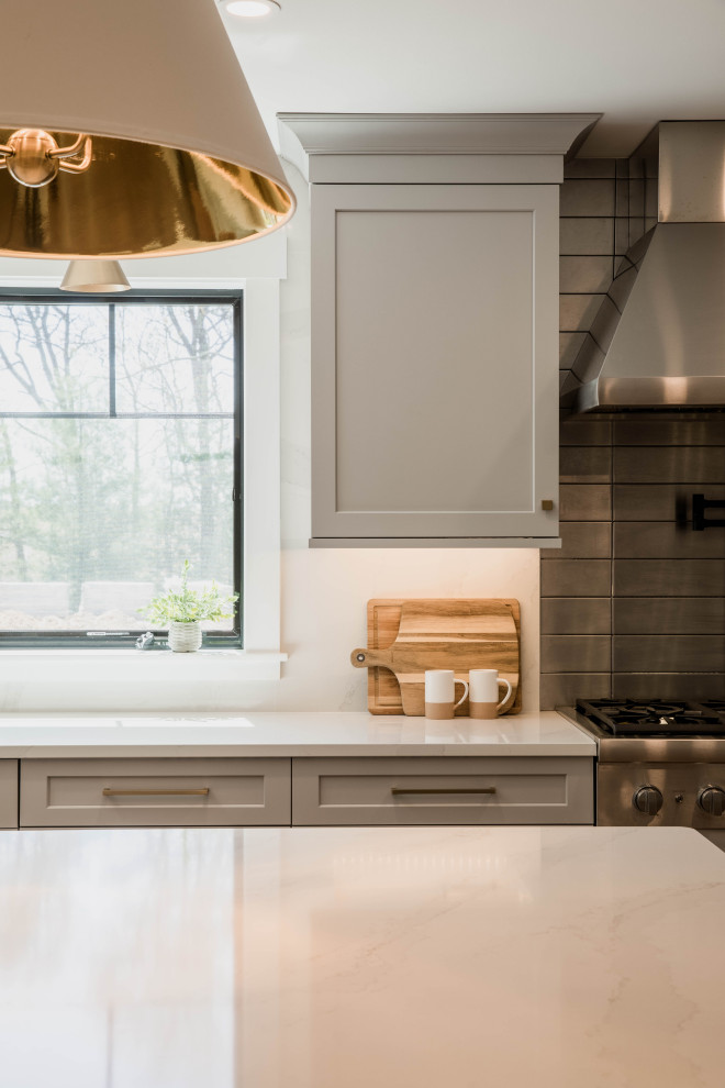 Kitchen - transitional kitchen idea in Boston
