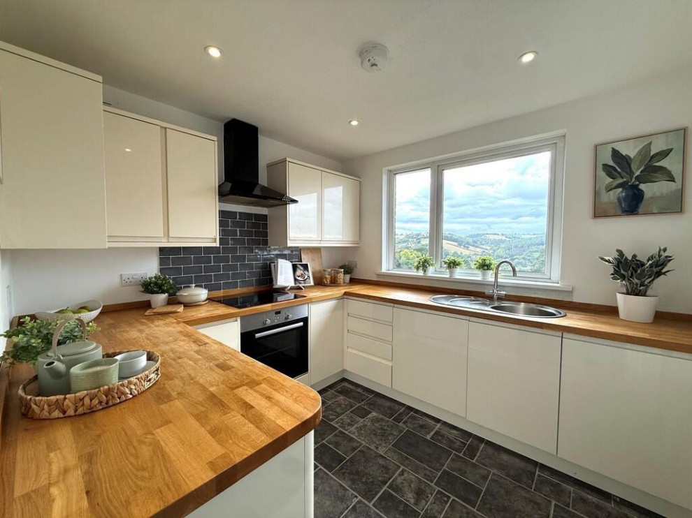 4 Woodleigh Close - Stage To Sell