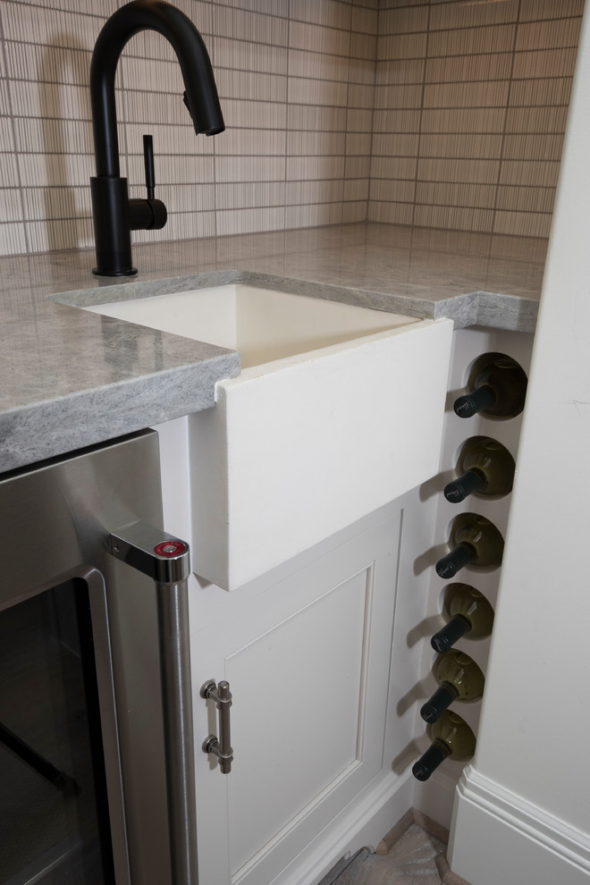 Example of a transitional home design design in Austin