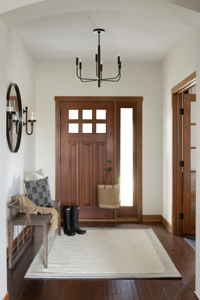 Inspiration for a transitional entryway remodel in Minneapolis