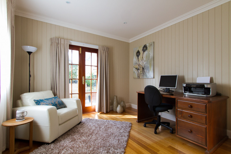 Traditional home office in Gold Coast - Tweed.