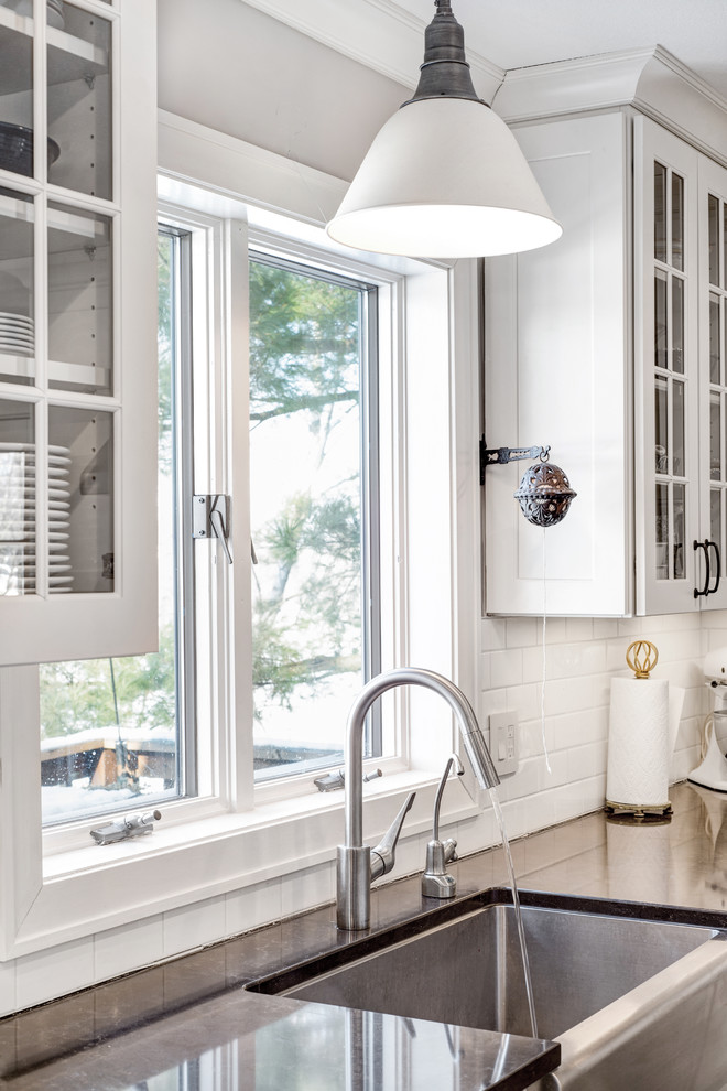 Transitional home design photo in Minneapolis