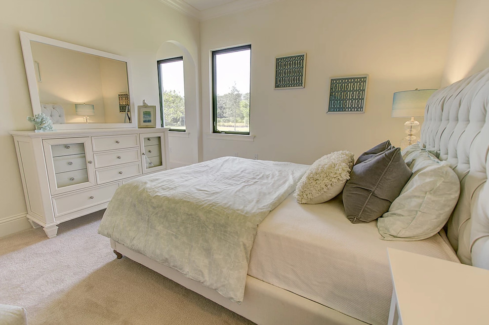 Photo of a mid-sized transitional guest bedroom in Miami with beige walls, carpet, no fireplace and beige floor.