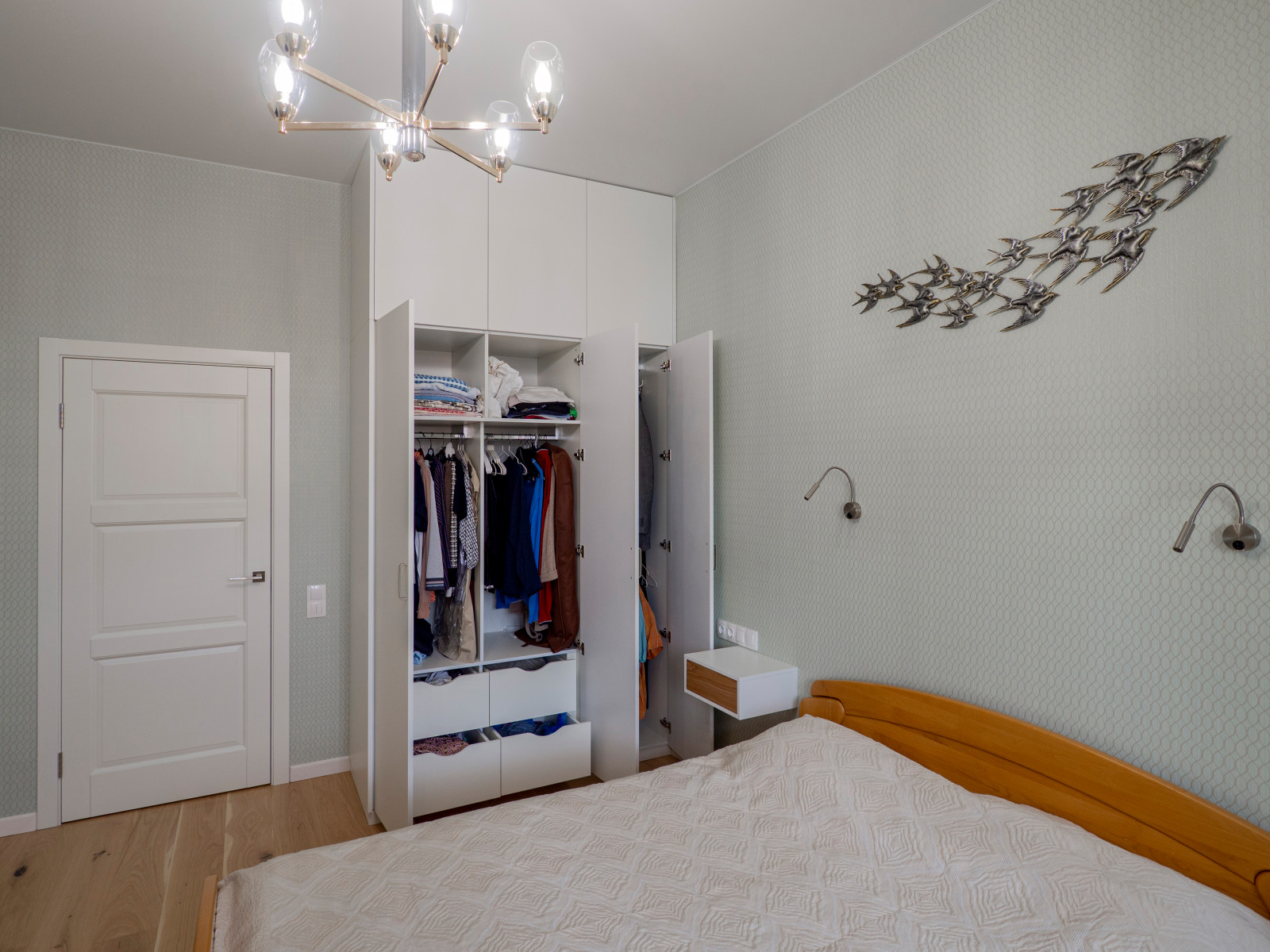 Меблировка спальни и кабинета в светло-мятном цвете