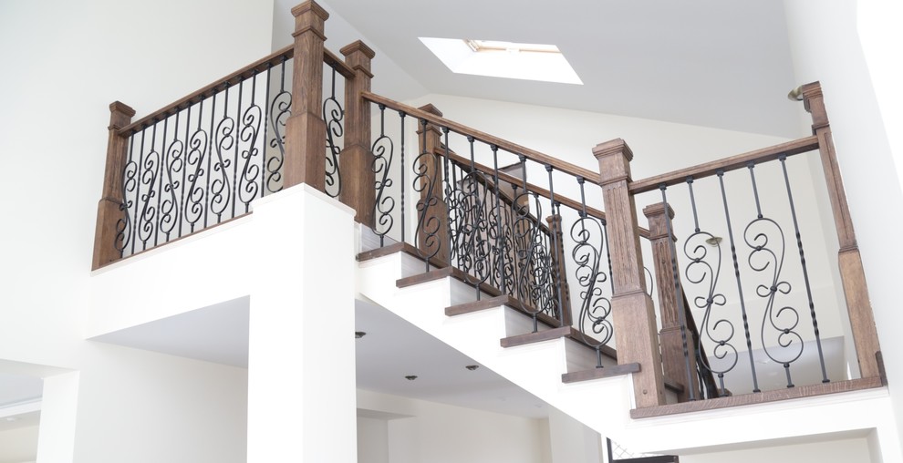 Деревянная лестница с подсветкой