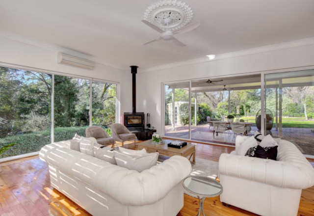 Beautiful Proportions + Classic Living klassisk-vardagsrum