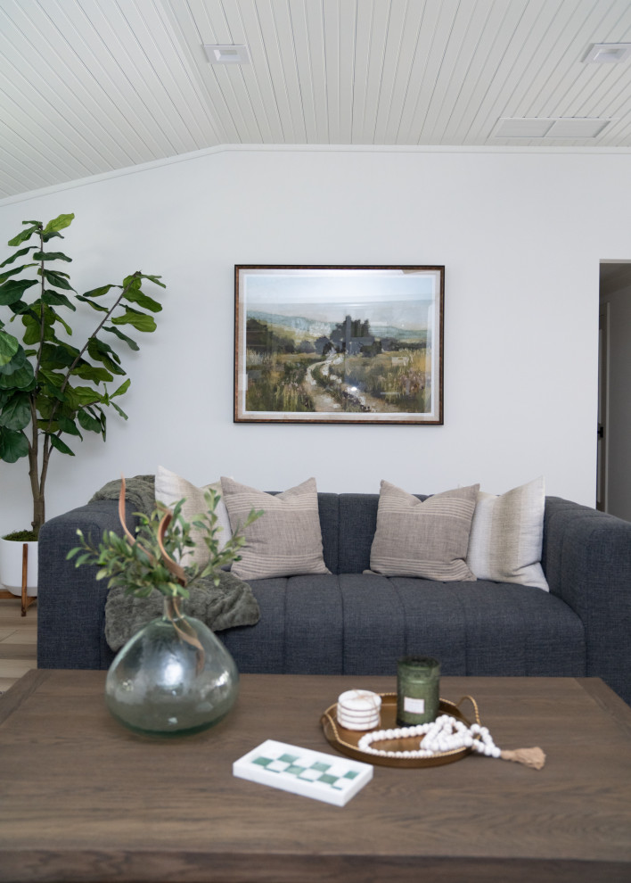 Inspiration for a transitional home design remodel in Miami