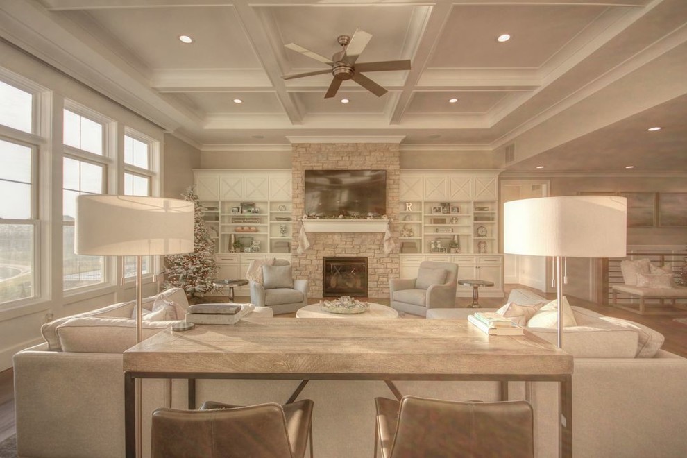 Inspiration for a transitional home design remodel in Chicago