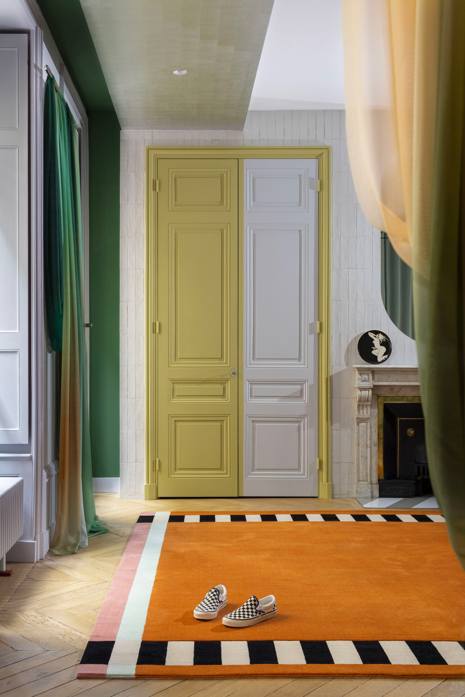Photothèque : 32 intérieurs osent le color blocking