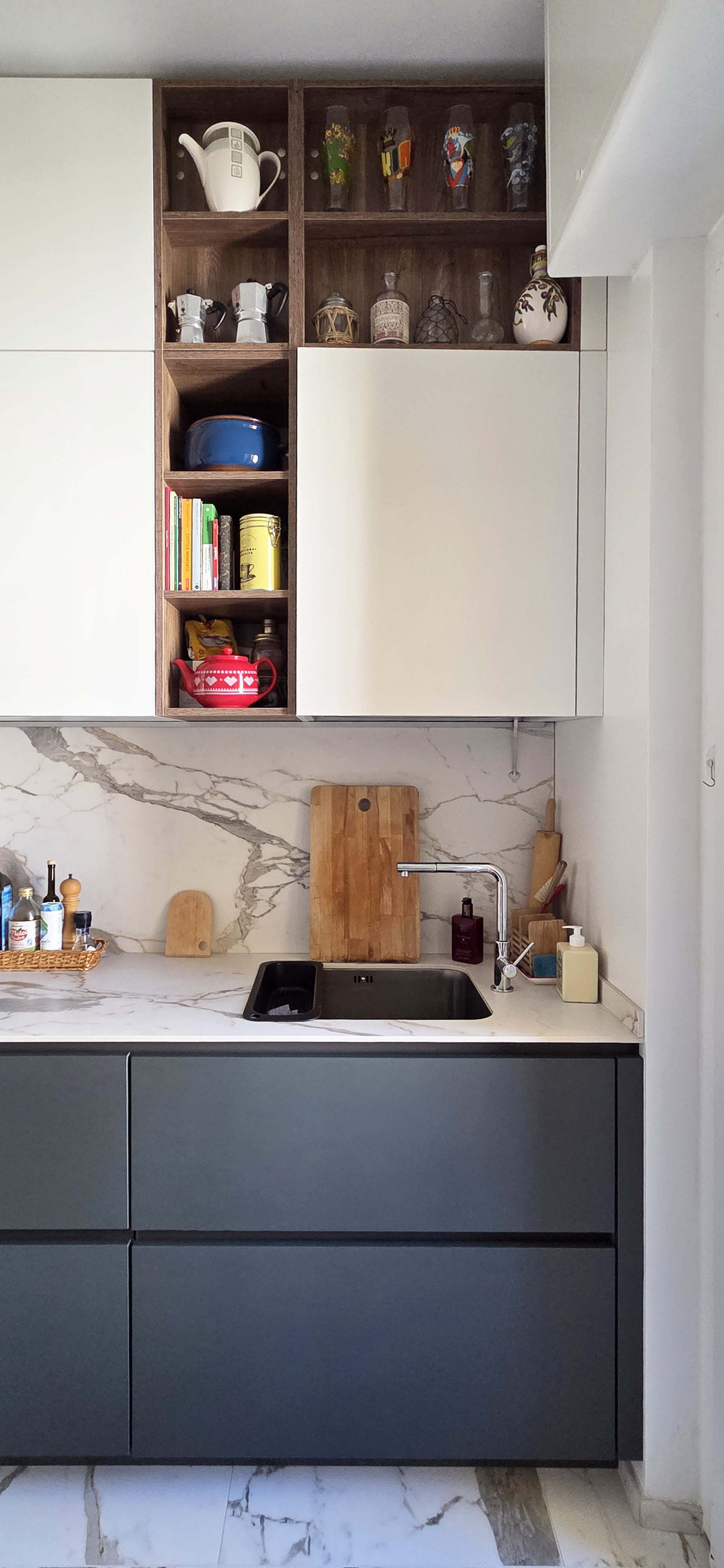 Ristrutturazione cucina e arredi su misura per ingresso e camera a Milano