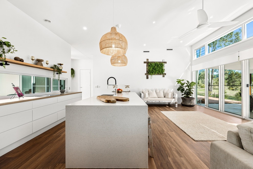 Design ideas for a shabby-chic style kitchen in Sunshine Coast.