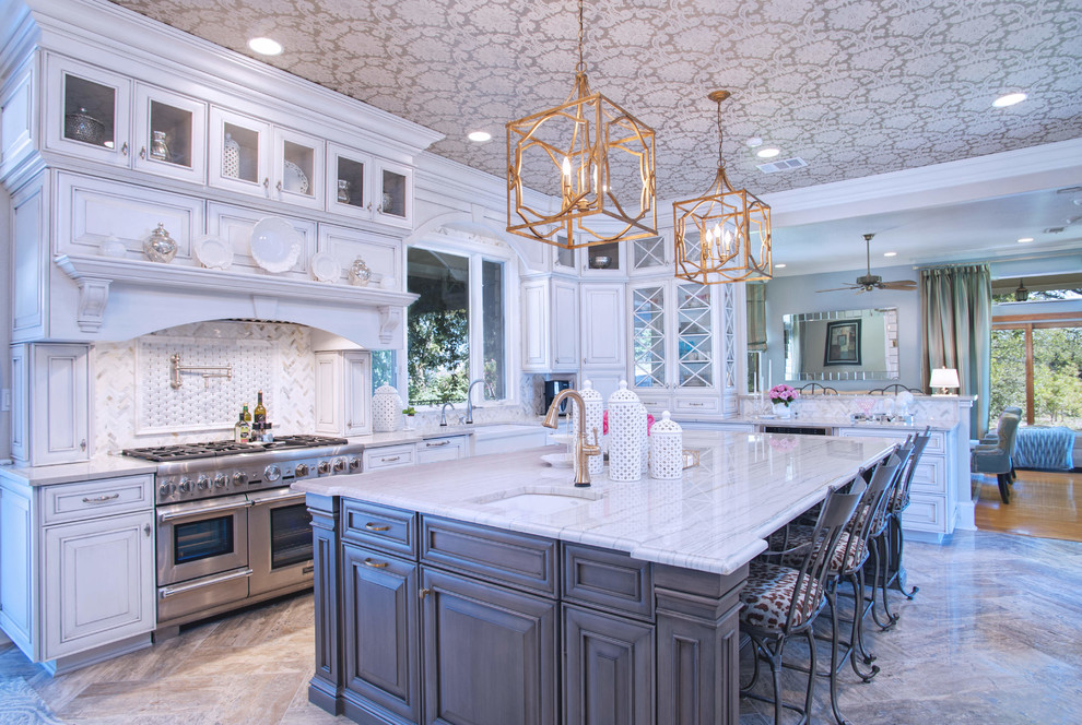 Inspiration for a transitional kitchen remodel in Austin