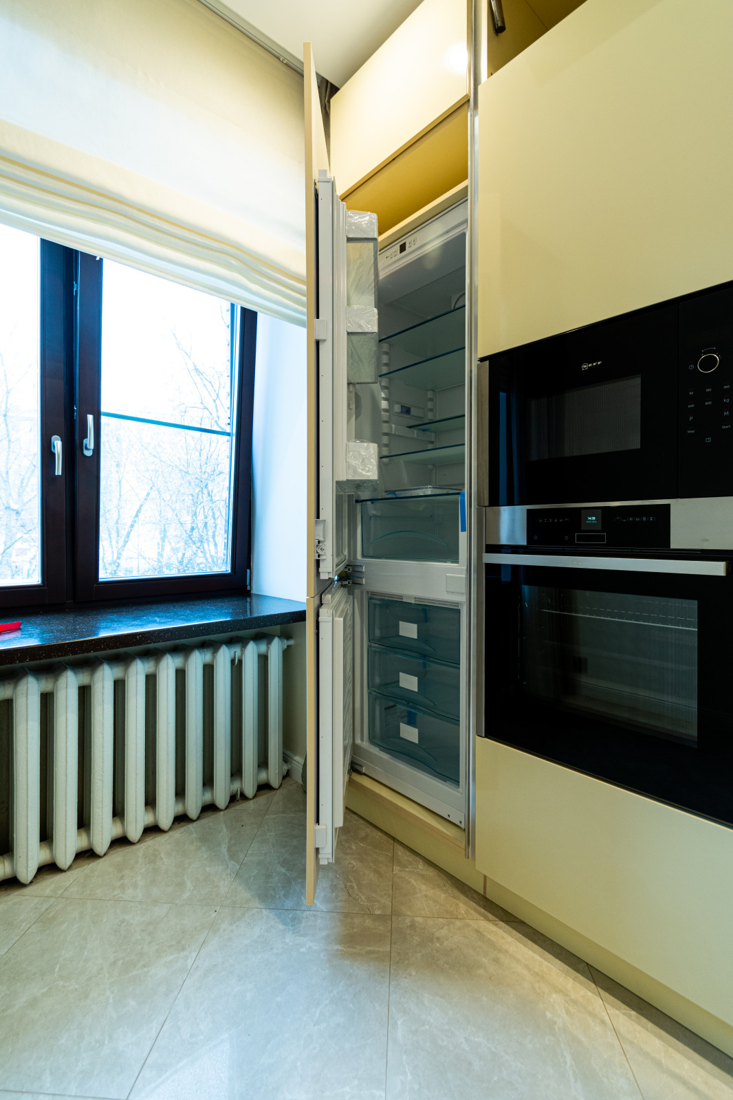 Современная кухня под потолок