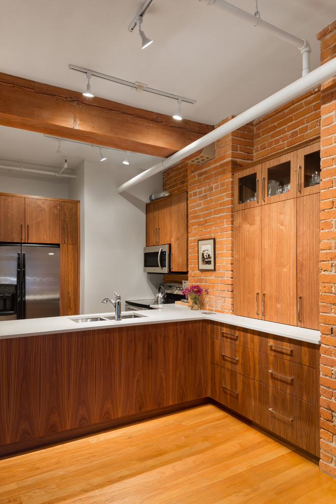 Kitchen - transitional kitchen idea in Vancouver