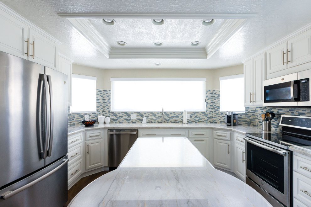 Kitchen - kitchen idea in Orange County