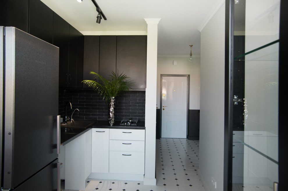 Черный, белый, золотой.