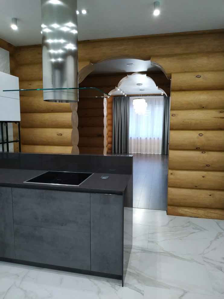 Кухня в доме из дикого бруса реализация