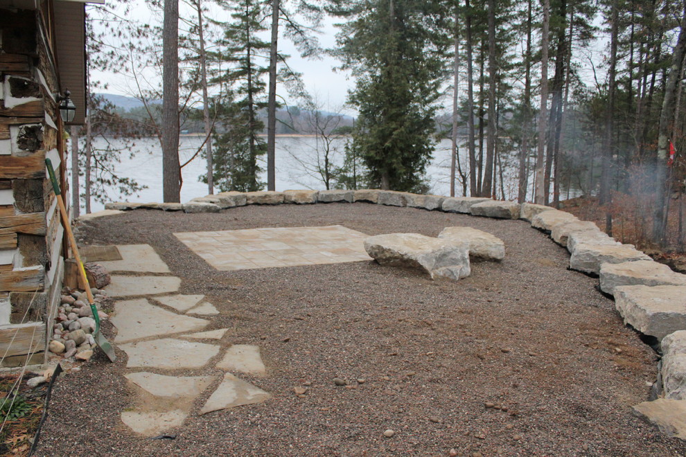 Example of a mountain style home design design in Ottawa
