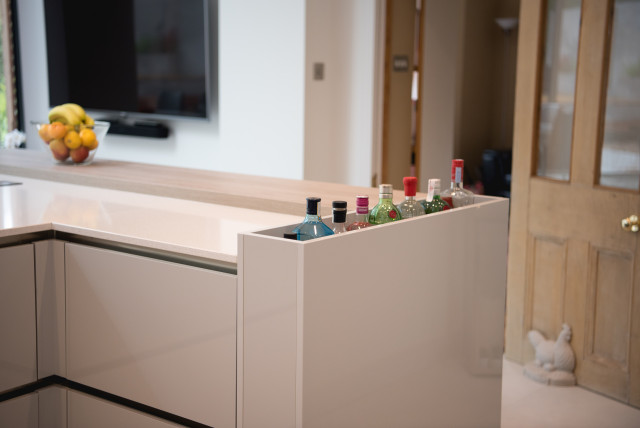 Tin Grey Gloss Handleless Kitchen moderne-koekken
