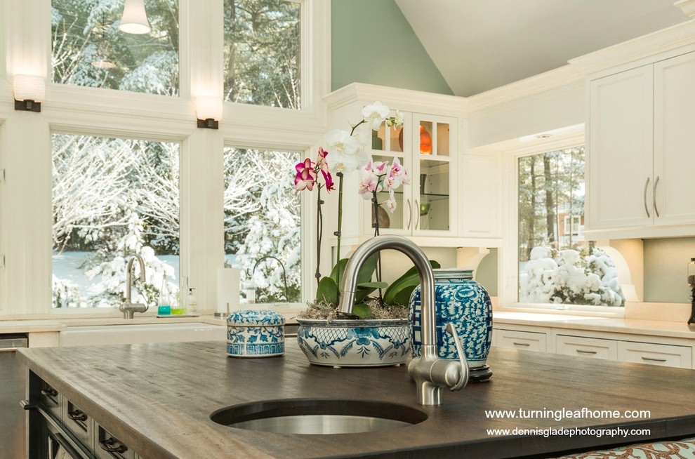 Kitchen - transitional kitchen idea in Providence
