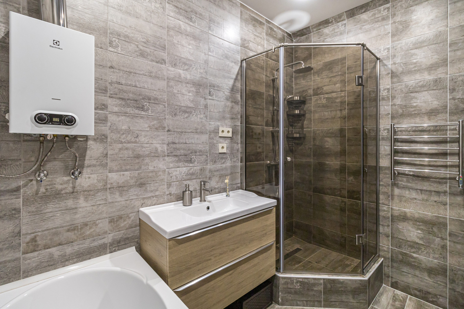 Трехкомнатная квартира в сталинском доме