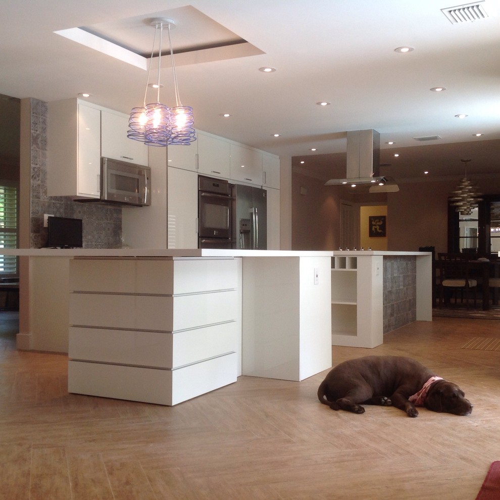 Contemporary kitchen meets traditional elements. High gloss cabinetry with ornam