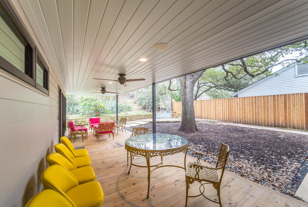 Example of a 1950s home design design in Austin