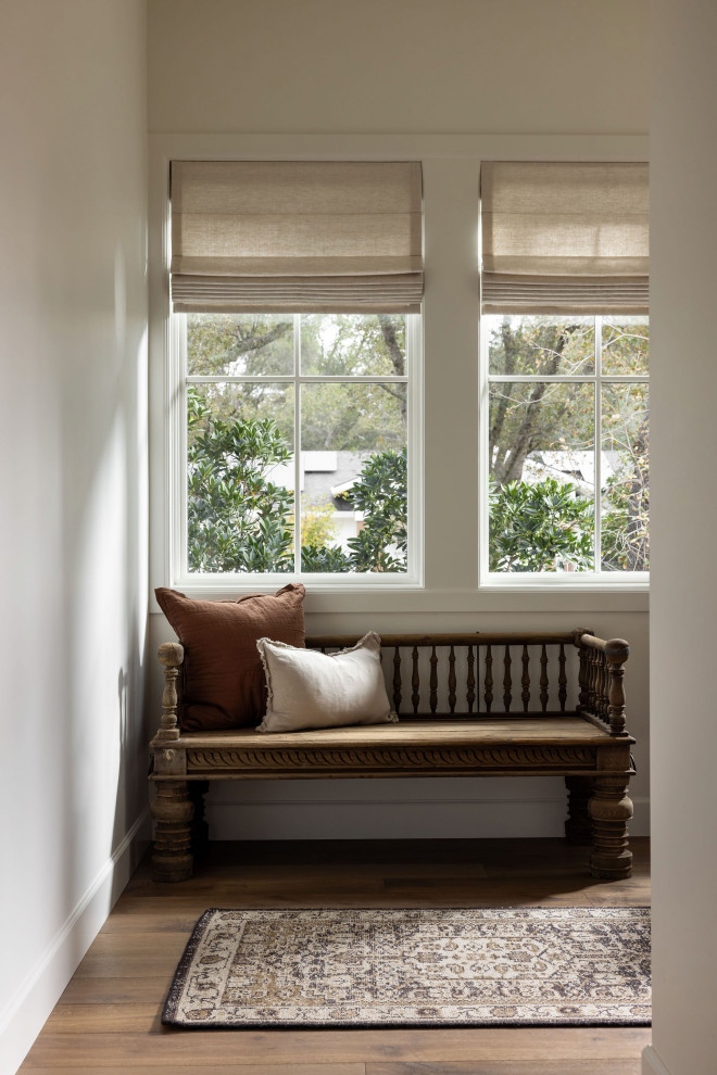 Example of a transitional hallway design in Sacramento
