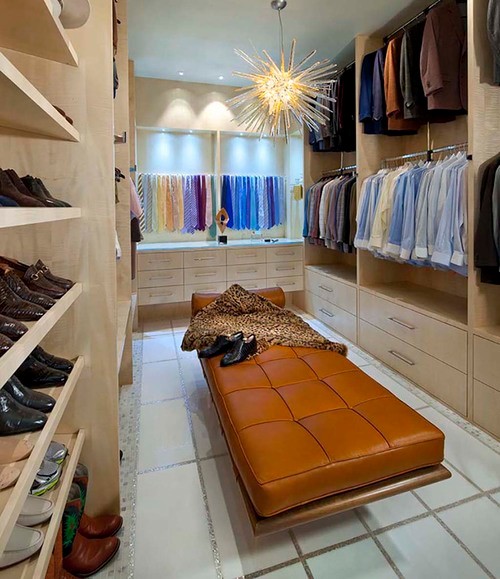 Design ideas for a contemporary storage and wardrobe in Los Angeles.