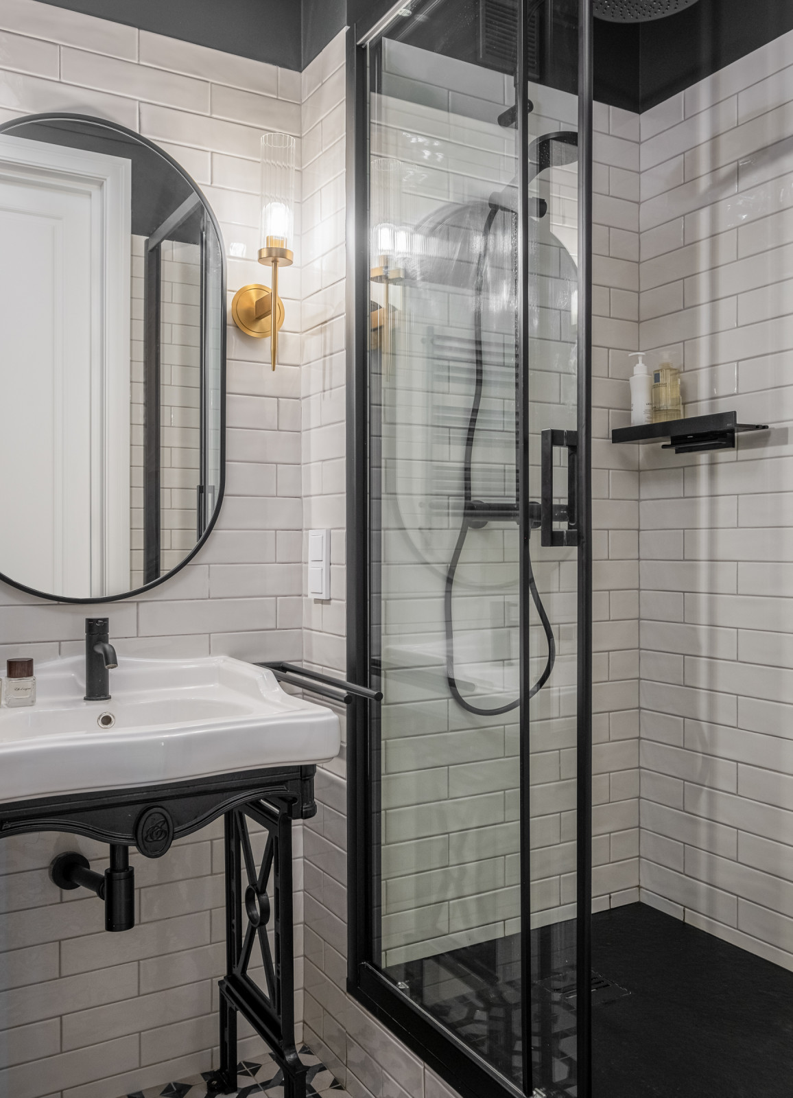 Душевая с черным поддоном