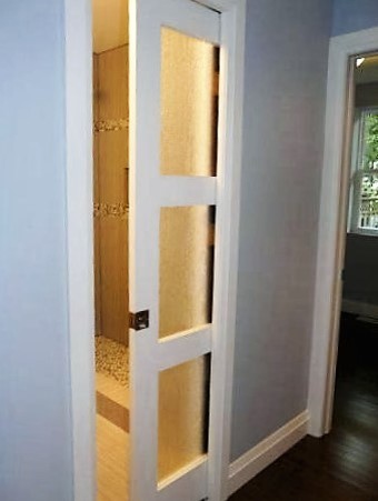 Transitional home design photo in Toronto