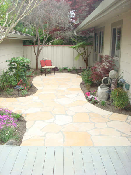 Small mediterranean courtyard partial sun outdoor sport court in San Francisco with natural stone pavers.