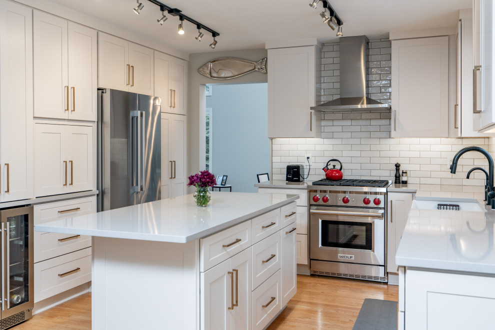 Kitchen - transitional kitchen idea