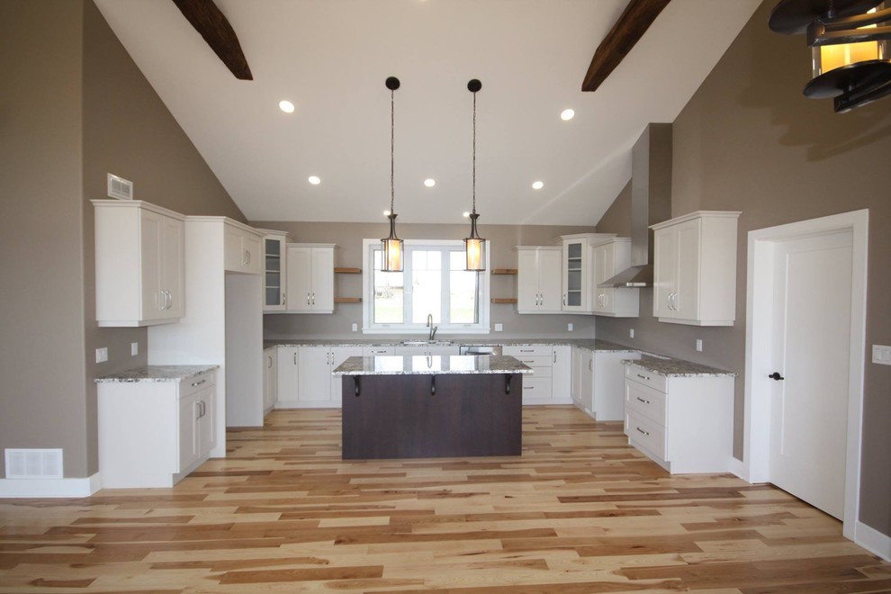 Inspiration for a transitional kitchen remodel in Ottawa