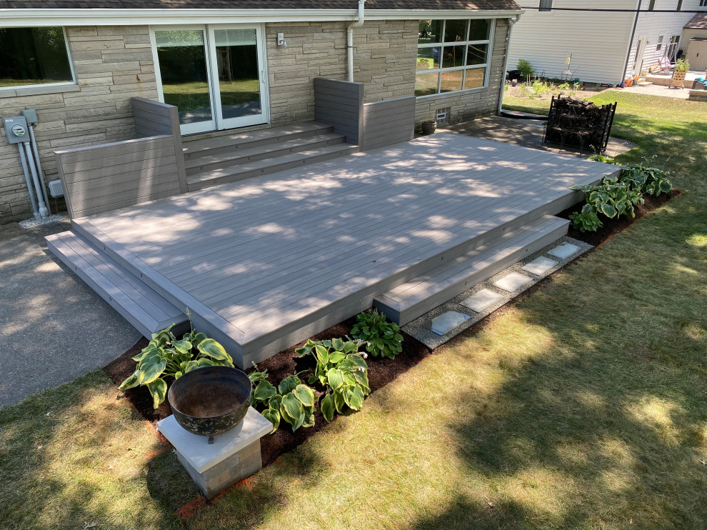 Example of a 1950s deck design in Indianapolis
