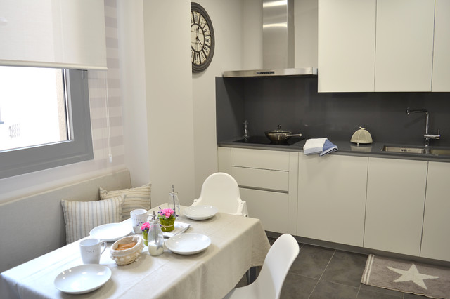 Arag&oacute; transitional-kitchen