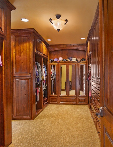 Inspiration for a country storage and wardrobe in Dallas.