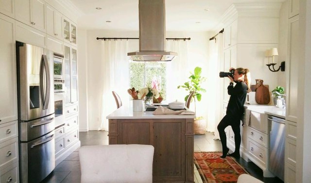 AKB DESIGN transitional-kitchen