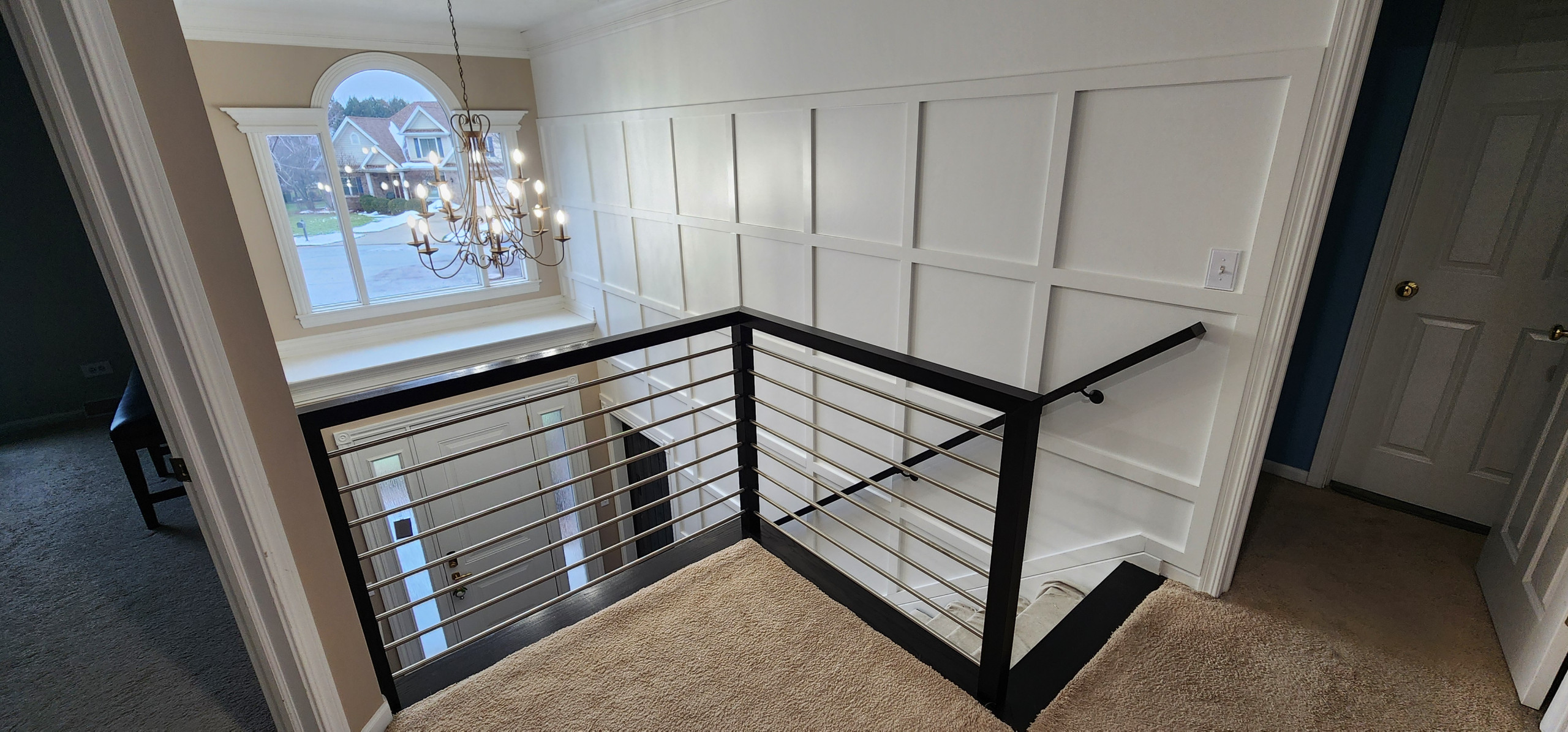 Ultra Modern Black and Stainless Steel Horizontal Bar Creation