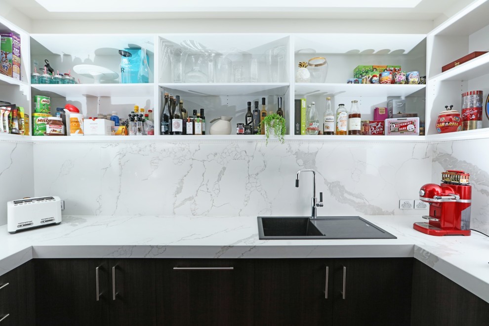 Inspiration for a mid-sized contemporary l-shaped kitchen pantry in Melbourne with an undermount sink, flat-panel cabinets, quartz benchtops, stone slab splashback, medium hardwood floors and with island.